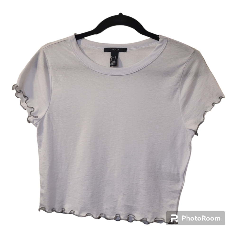 Forever 21 white crop top with gray scalloped hems size M